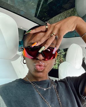 Image post by @victoriouslogan on Instagram