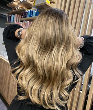 Image post by @enjoyhairstyling.aalen on Instagram