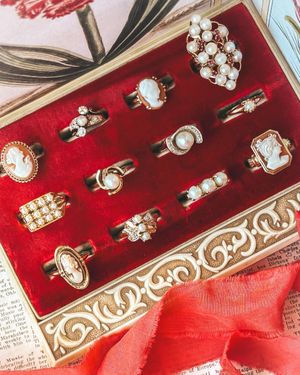 Image post by @maejeanvintage on Instagram