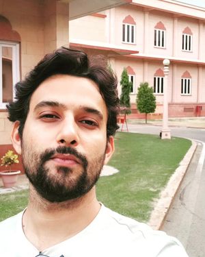 Image post by @ibhishamsoni on Instagram