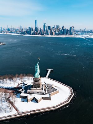 Image post by @hummingbyrdheli on Instagram