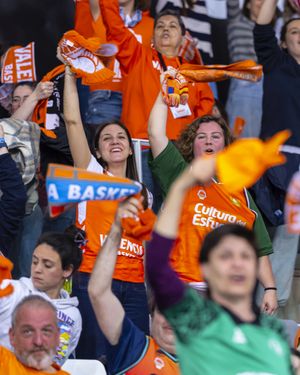 Image post by @valenciabasket on Instagram