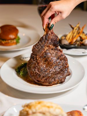 Image post by @oscarssteakhouselv on Instagram