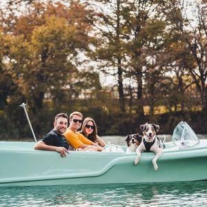 Image post by @retroboatrentalsatx on Facebook