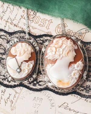 Image post by @maejeanvintage on Instagram