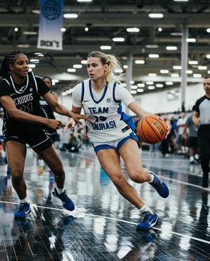 Image post by @nikegirlseybl on Instagram