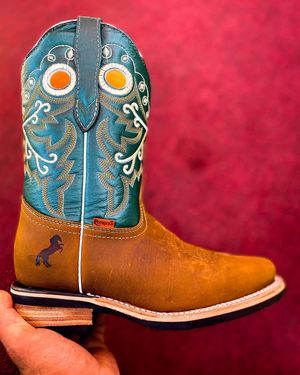 Image post by @RubioRanchwear on Facebook