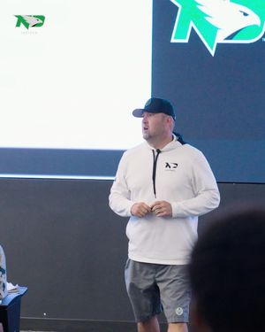 Image post by @undfootball on Instagram