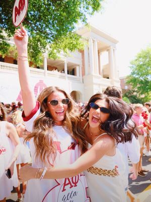 Image post by @uapanhellenic on Instagram