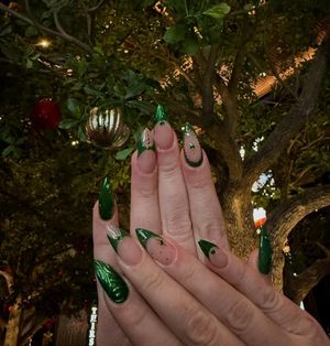 Image post by @exonailbar on Facebook