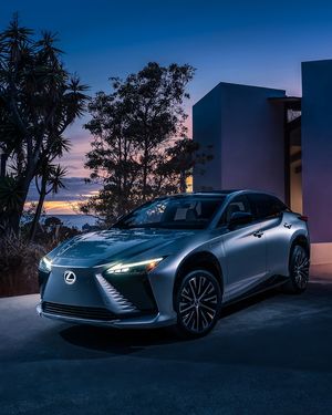Image post by @discoverlexus on Instagram