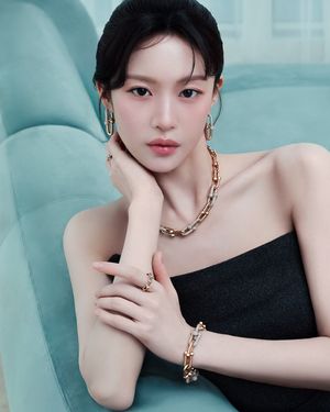 Image post by @harpersbazaarkorea on Instagram