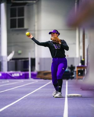 Image post by @uwsoftball on Instagram