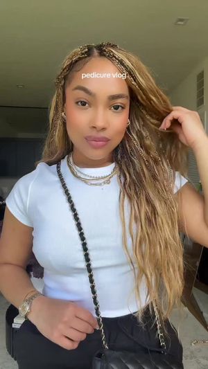 Video post by @enashaolivia on Facebook