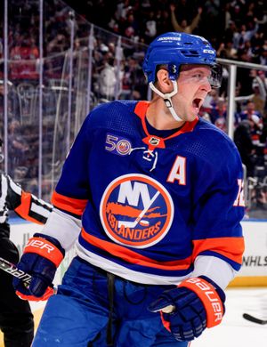 Image post by @nyislanders on Instagram