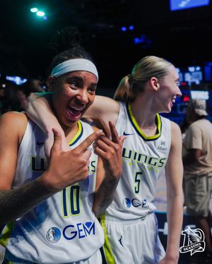 Image post by @dallaswings on Instagram