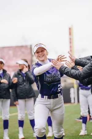 Image post by @sfa_softball on Twitter