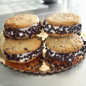 Image post by @deweysbakerygso on Instagram