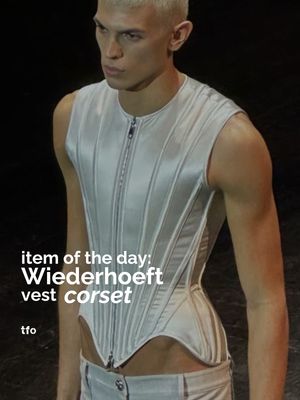 Image post by @thefashionobserve on Instagram