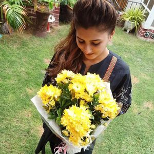 Image post by @sayitwithflowerspk on Facebook