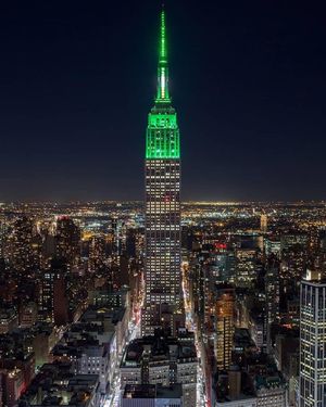 Image post by @empirestatebuilding on Facebook