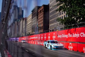 Image post by @bradperezracing on Twitter