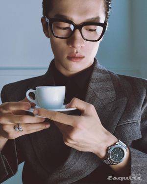 Image post by @esquire.korea on Instagram