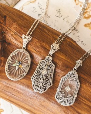 Image post by @maejeanvintage on Instagram