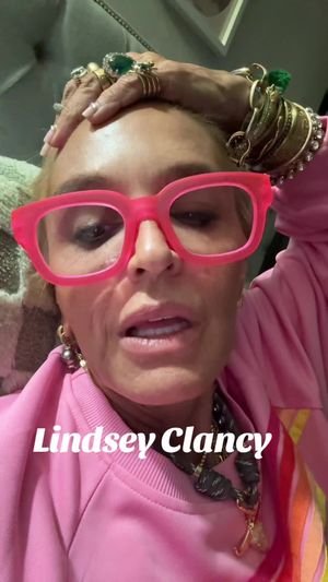 Video post by @shop.with.caroline on TikTok