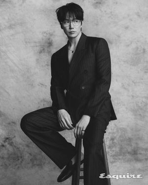 Image post by @esquire.korea on Instagram