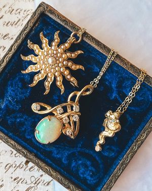 Image post by @maejeanvintage on Instagram