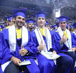 Image post by @hofstramlax on Instagram