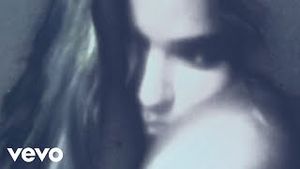 Video post by @karolgvevo on YouTube