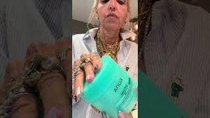 Video post by @shop.with.caroline on YouTube