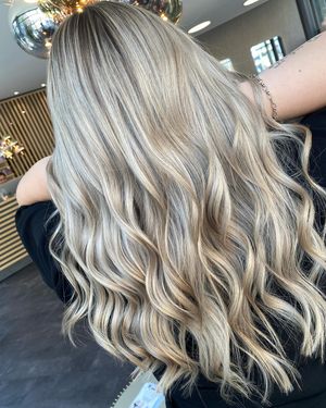 Image post by @enjoyhairstyling.aalen on Instagram
