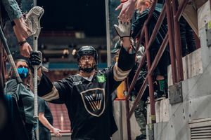 Image post by @nllwarriors on Twitter