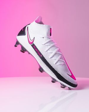 Image post by @soccerdotcom on Instagram