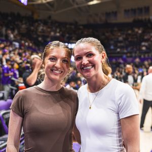 Image post by @uw_mbb on Instagram