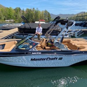 Image post by @charlotteskiboats on Facebook