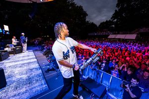 Image post by @Roommates__Show on Twitter