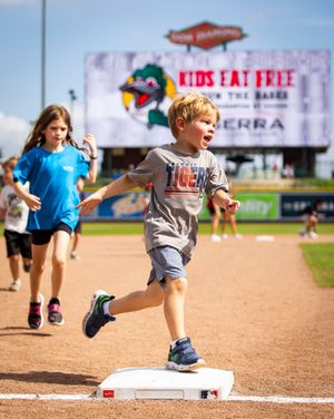 Image post by @greatlakesloons on Instagram