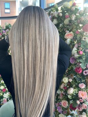Image post by @enjoyhairstyling.aalen on Instagram