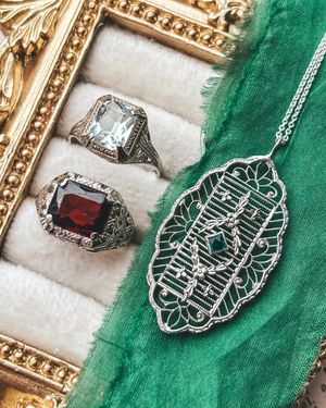 Image post by @maejeanvintage on Instagram