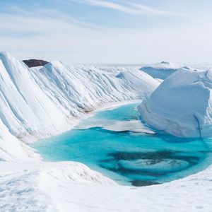 Image post by @white.desert.antarctica on Instagram