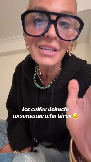 Video post by @shop.with.caroline on TikTok