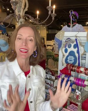 Video post by @shopleetracy on Facebook