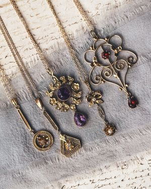Image post by @maejeanvintage on Instagram