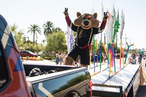 Image post by @losyotes on Instagram