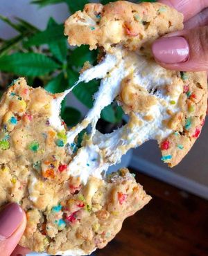 Image post by @insomniacookies on Instagram