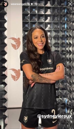 Image post by @SheaButterFC on Twitter